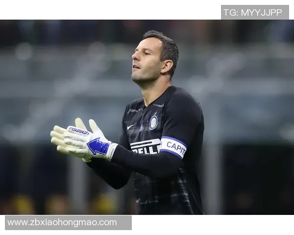 汉达诺维奇代表国家队参加重要比赛，展现门将的无畏精神