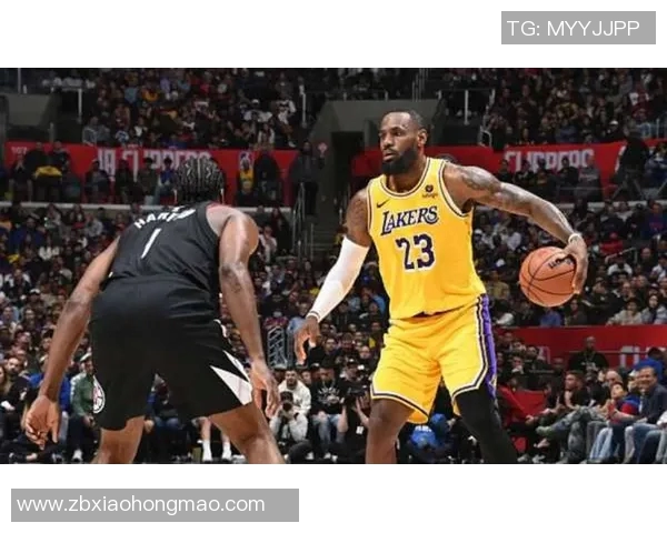 詹姆斯带领湖人逆转战胜勇士，继续保持不败的统治地位